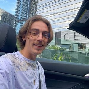 Meet your Posher, Zachary